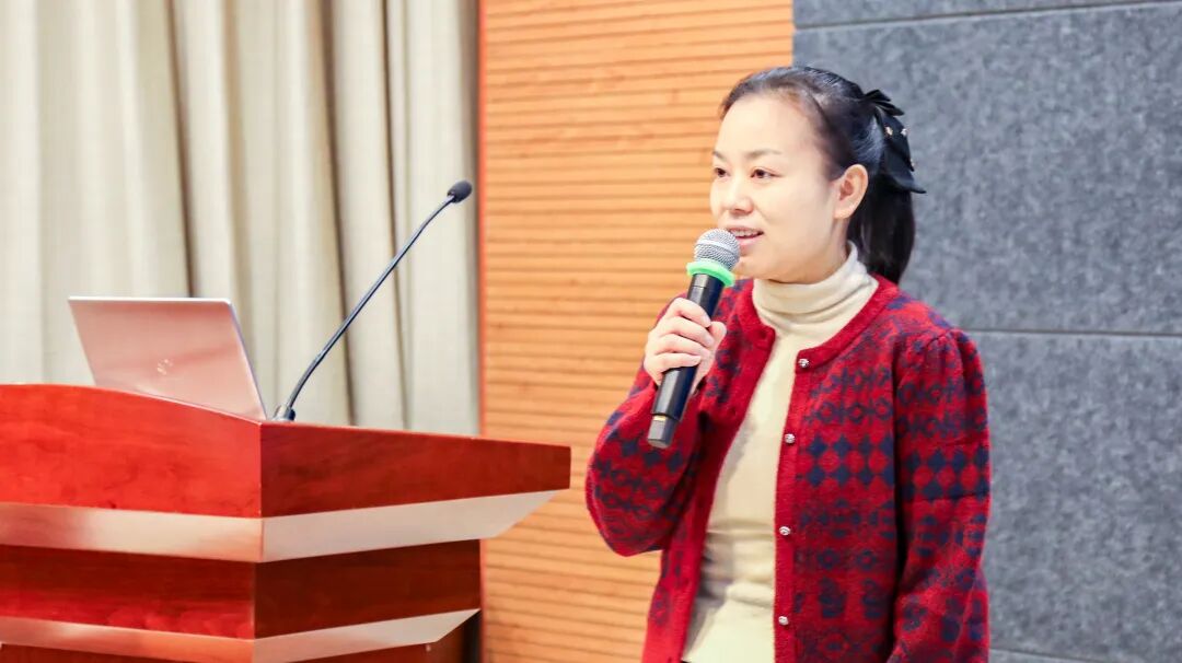 "木曰曲直"视角下构建高中化学课堂汇报教师:历史——赵芷琦汇报题目