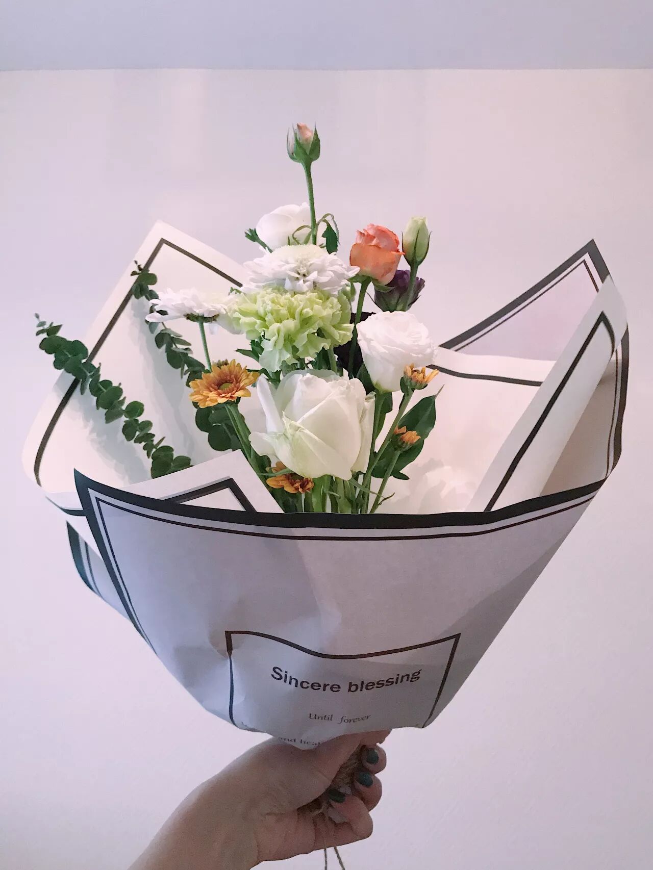 买一束花拍一张照做成一幅海报也便懂得了一些道理