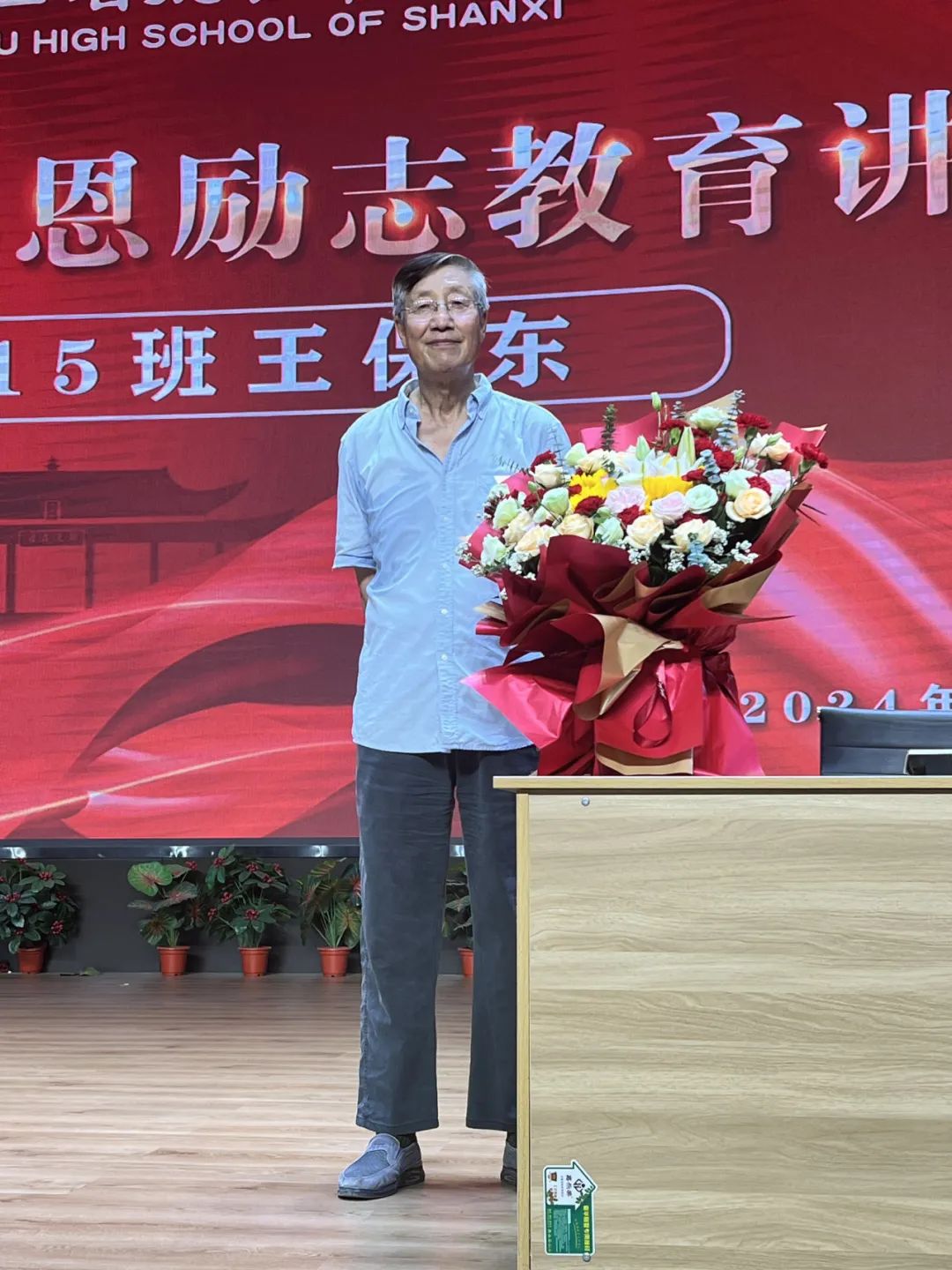 王保东校友再次返回母校，不仅带来了人生成功的经验，更带来了对母校深