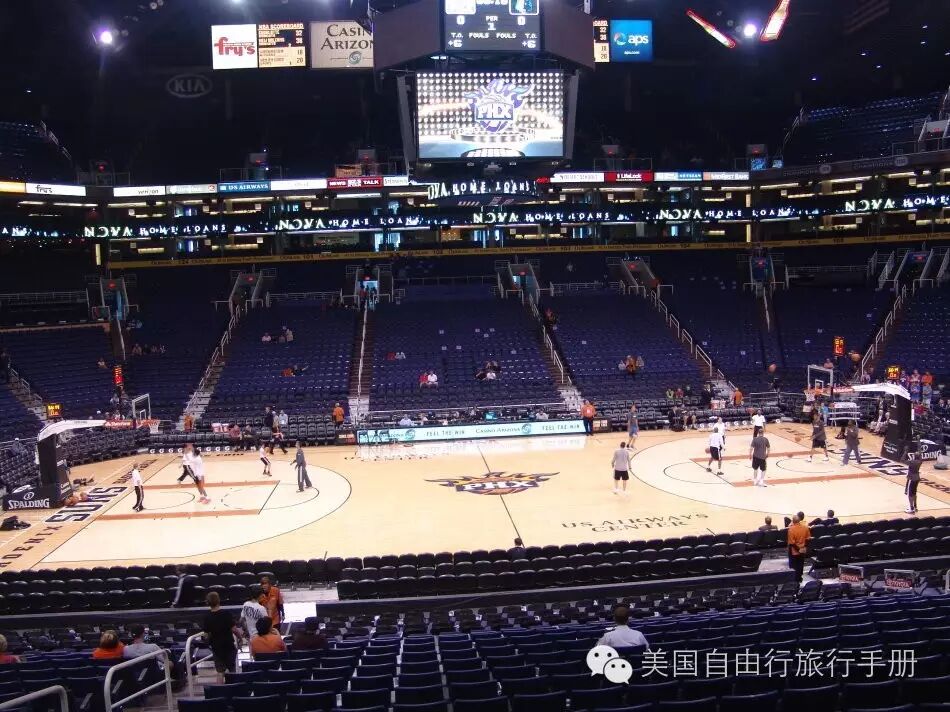 菲尼克斯太阳队主场球馆,同样位于市中心,跟其他球馆类似,这里如果不