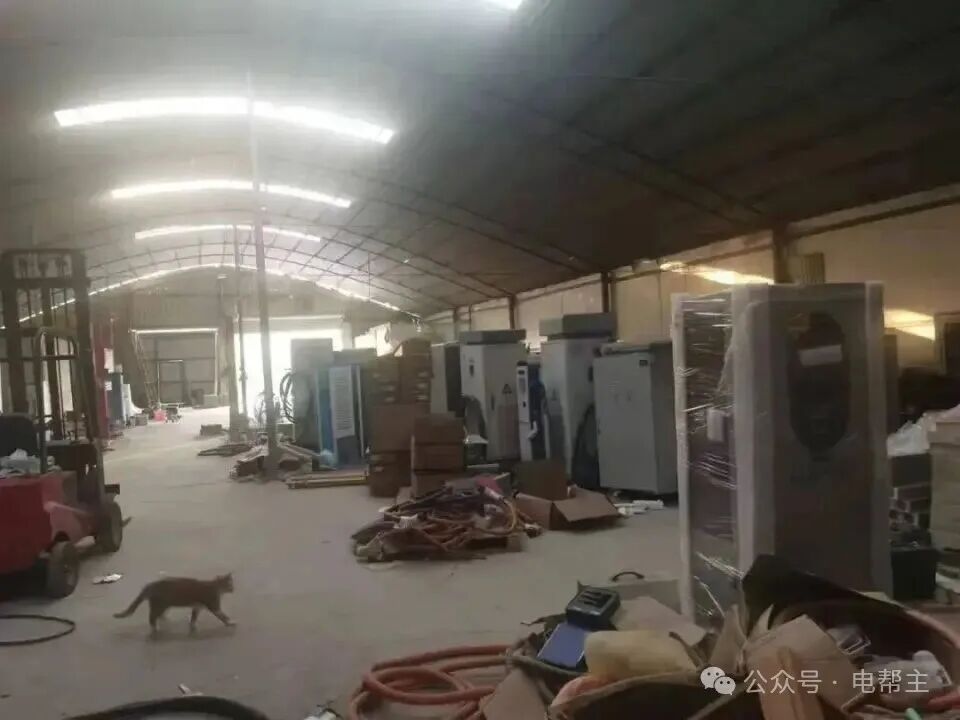 伪劣新能源充电桩生产作坊_副本_副本.jpg