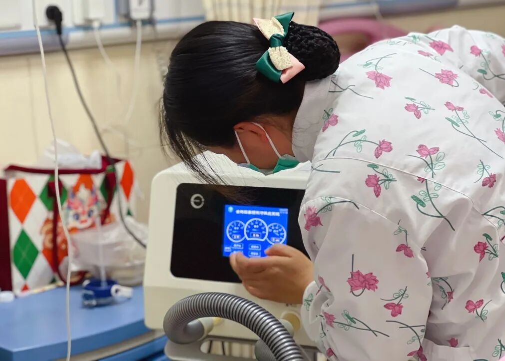 为什么用震动排痰市六院儿科振动“小背心”，助力排痰更轻松！_https://www.jmylbn.com_新闻资讯_第6张