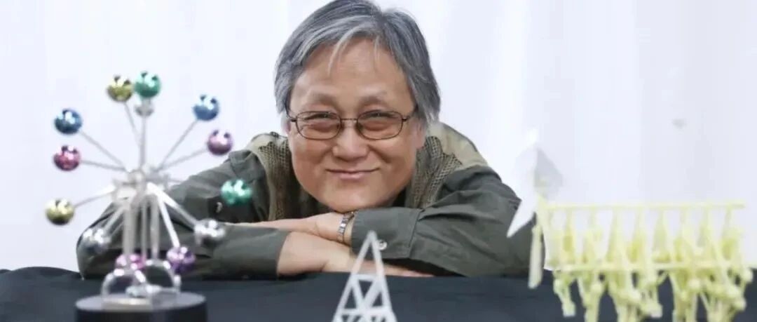 72岁硬核姥姥退休后走红，吸粉百万，真实身份曝光：她可不简单！