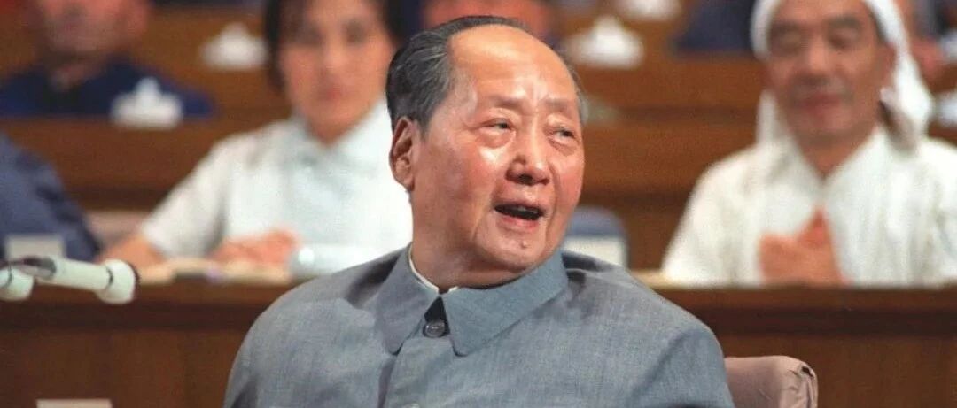 毛主席说：“年轻人不会忘记我，会研究我的。”