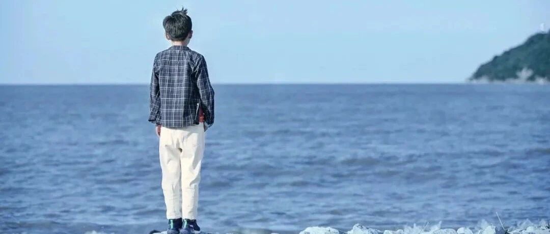 关于14岁男生跳楼身亡的反思：​夺走孩子命的，不是妈妈那两巴掌