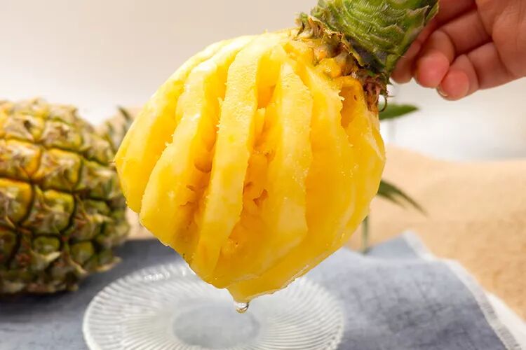 吃菠萝泡盐水有用吗_菠萝不泡盐水吃了会怎样_菠萝泡盐水吃会拉肚子吗