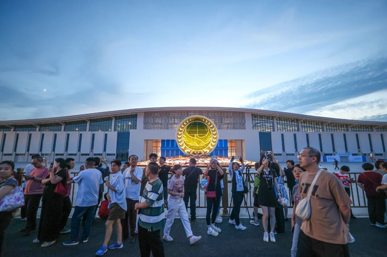 天津与上合为什么是"天作之合",短评：上合组织峰会为何在天津举办？| 东西问