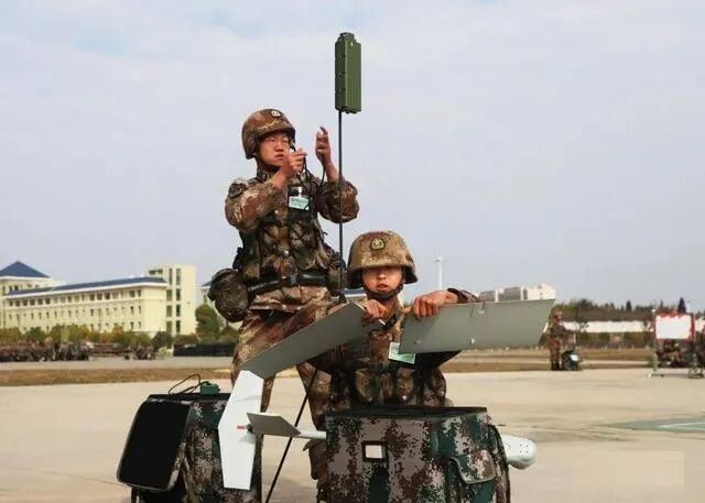 为防止过去失误，解放军加大边境无人机训练力度！让印军无机可乘的图2