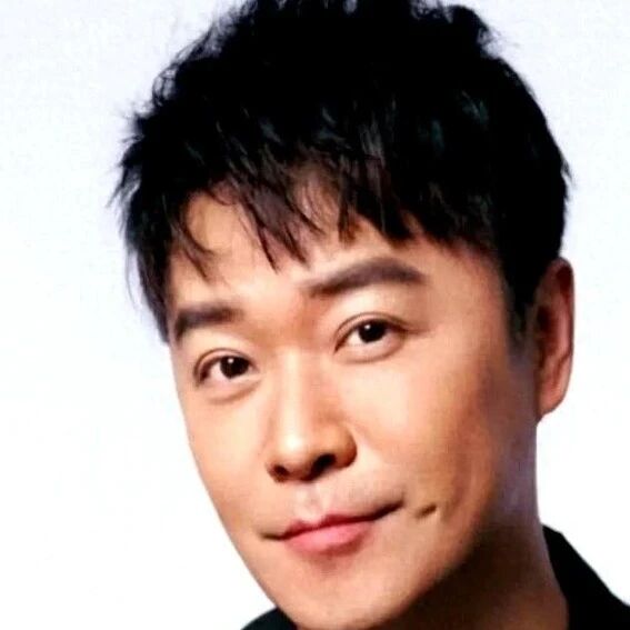 陈思诚,收心了谁能想到,那个曾经夜会两女、绯闻缠身的“浪子”,会在47岁这年突然静水深流?