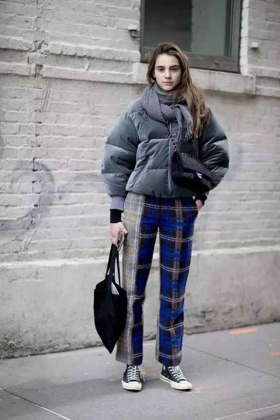 羽絨服+闊腿褲=冬天最保暖顯瘦！像秦嵐、劉雯這麼穿簡單又時髦！ 時尚 第14張