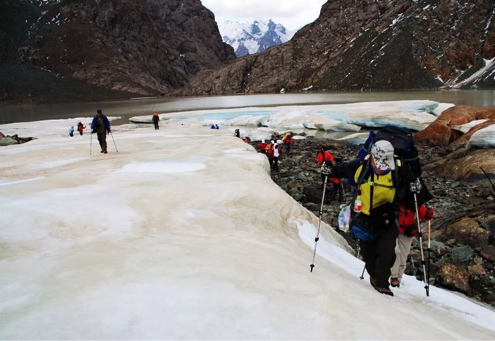 神山、冰川、雪蓮……這可能是風景最全的新疆徒步線路 歷史 第11張