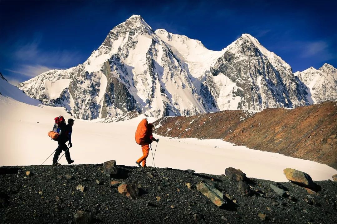 神山、冰川、雪蓮……這可能是風景最全的新疆徒步線路 歷史 第6張