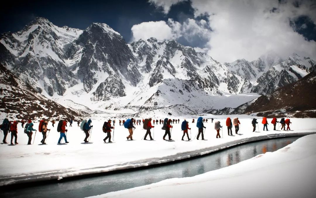 神山、冰川、雪蓮……這可能是風景最全的新疆徒步線路 歷史 第25張