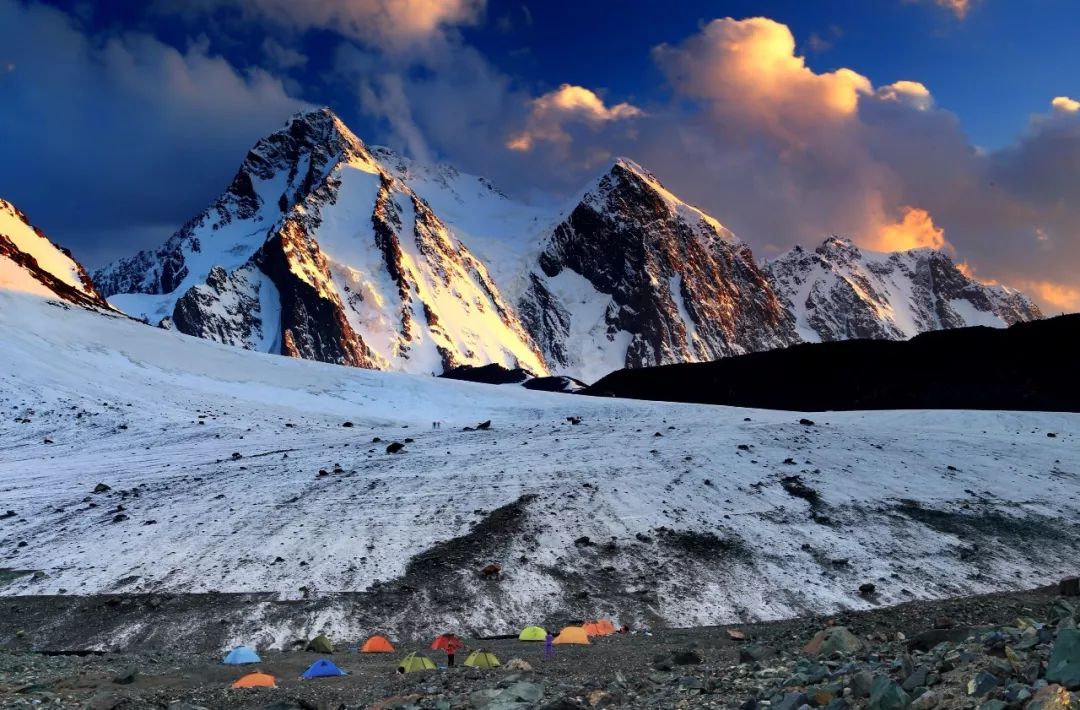 神山、冰川、雪蓮……這可能是風景最全的新疆徒步線路 歷史 第3張