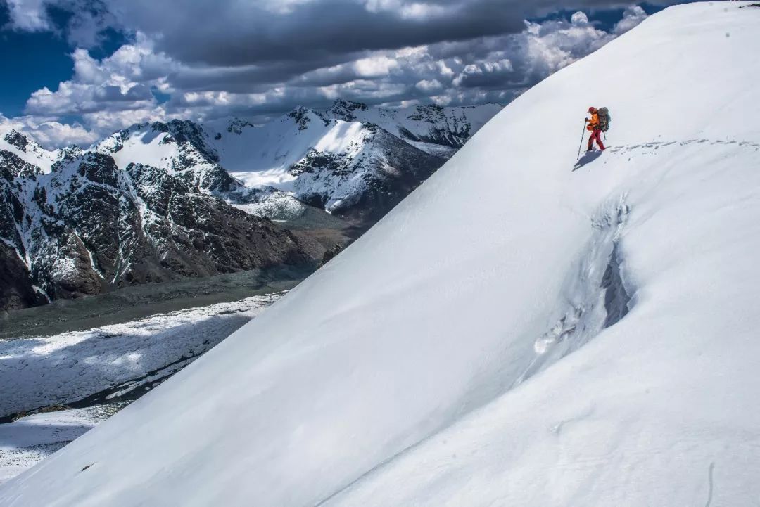神山、冰川、雪蓮……這可能是風景最全的新疆徒步線路 歷史 第18張
