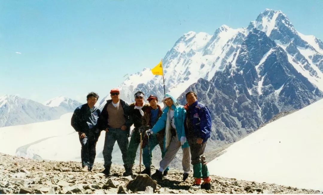 神山、冰川、雪蓮……這可能是風景最全的新疆徒步線路 歷史 第4張