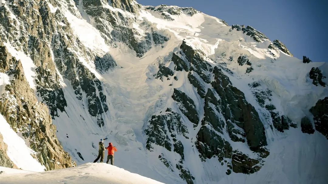 神山、冰川、雪蓮……這可能是風景最全的新疆徒步線路 歷史 第8張