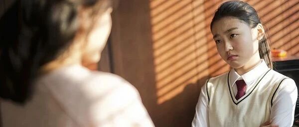 青春期孩子叛逆，拒绝沟通、对表扬不领情?专家支这几招，管用!