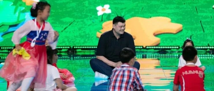 如此特别的“丢手绢”游戏，保证你没见过