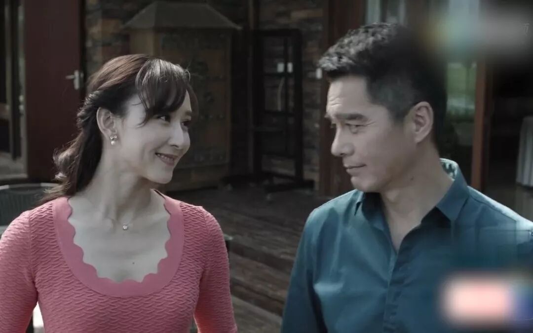 巧合的是,刘娟则似乎与姓赵的男子格外有缘,死对头名叫赵发琦,而老公