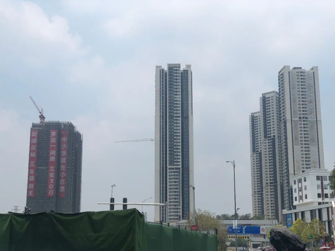 白云亭岗站：越秀天悦云湖、品实云湖花城该怎么样选？