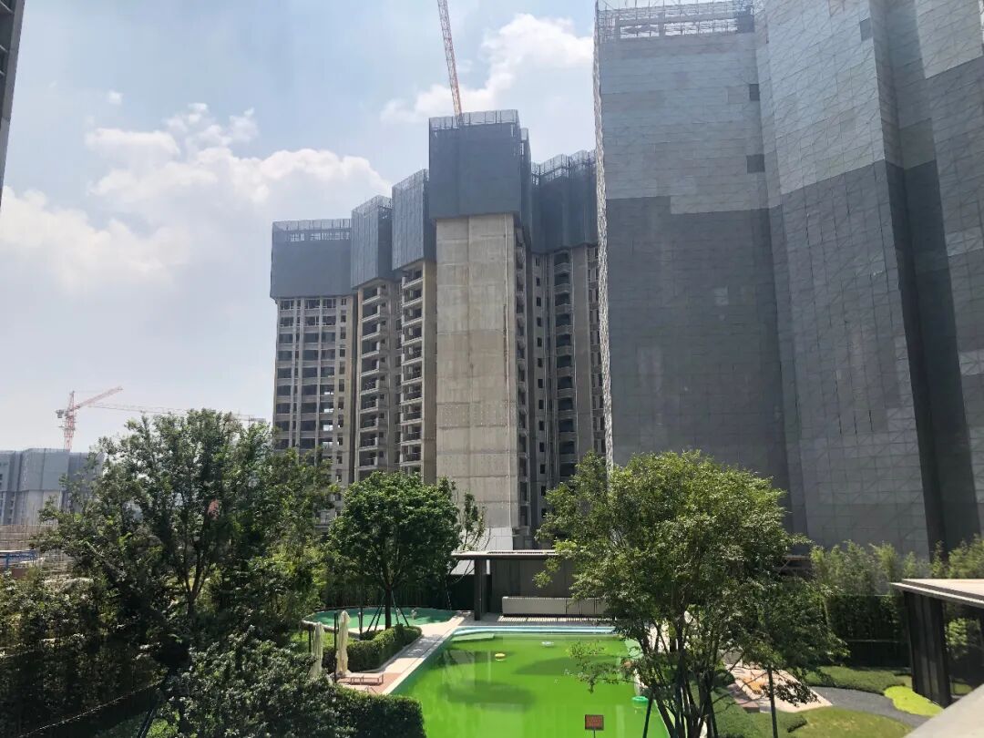 白云亭岗站：越秀天悦云湖、品实云湖花城该怎么样选？