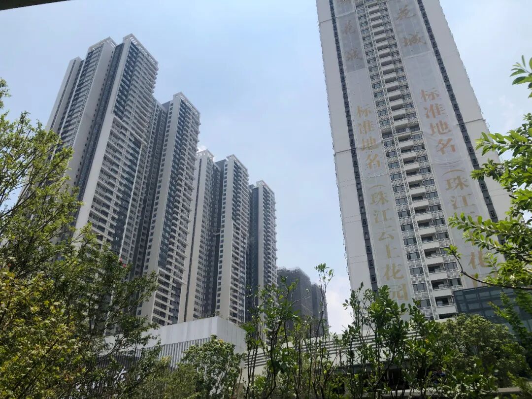 白云亭岗站：越秀天悦云湖、品实云湖花城该怎么样选？