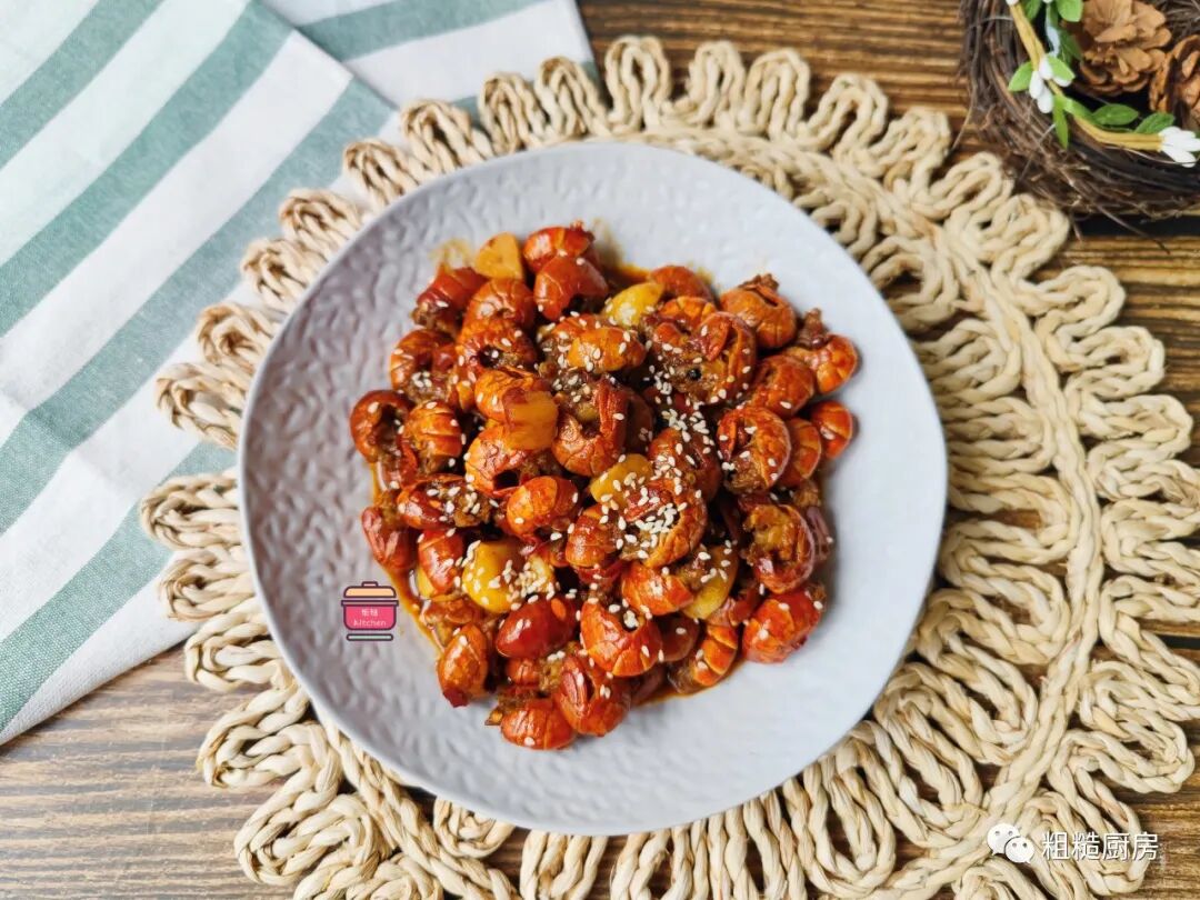 龙虾尾的家常做法 炒麻辣龙虾尾，别再用火锅底料了，这样做不加1滴水，鲜香入味还简单