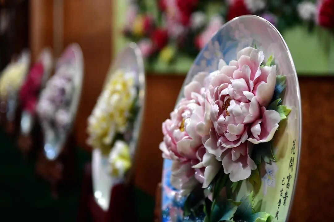 牡丹▽丝绫堆绣(布贴)▽洛邑古绣(洛绣)▽洛宁剪纸▽会圣宫石砚雕刻