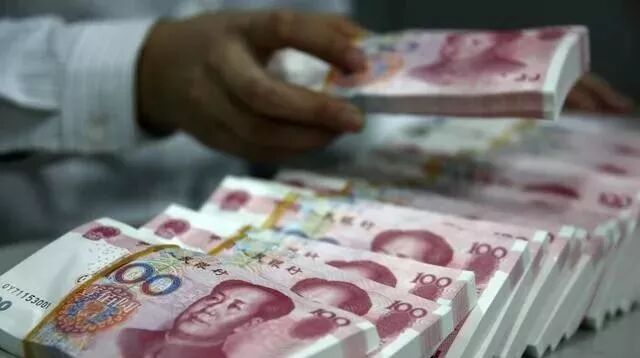 成婚时继父给20万餽赠，亲妹QQ发我一提成，关上后我手颤抖了(图3)