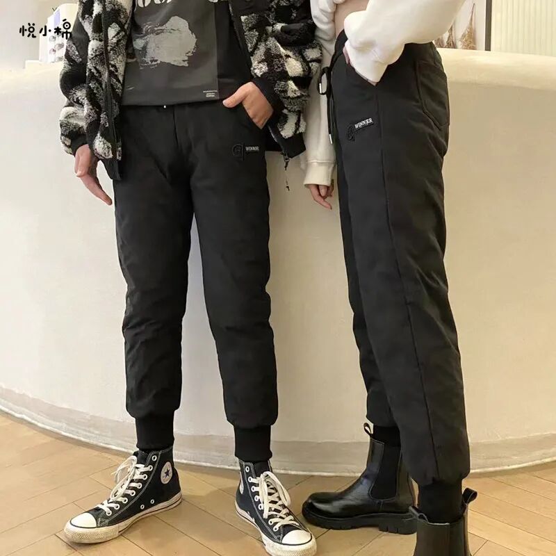 这条羽绒裤好暖好轻！91%含绒量轻松御寒-15℃，上身利落，显瘦不臃肿