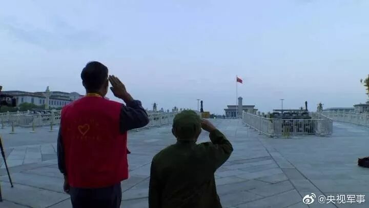 出离愤怒！侮辱国旗被百万港币悬赏追缉，坚决不能放过他