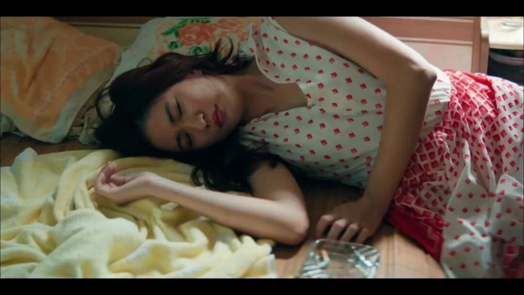 女神的处女作电影《女孩》，青春的伤痛，逃离