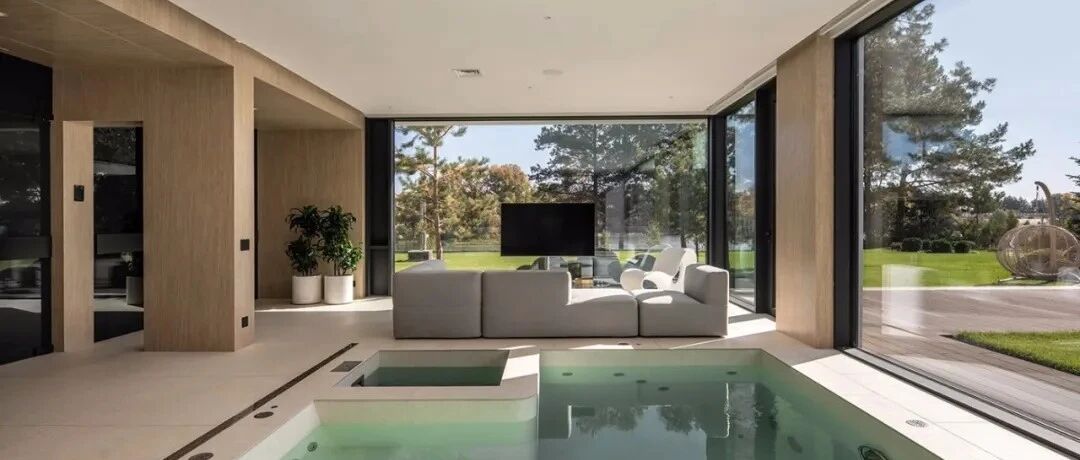 完美诗意的绿洲生活。