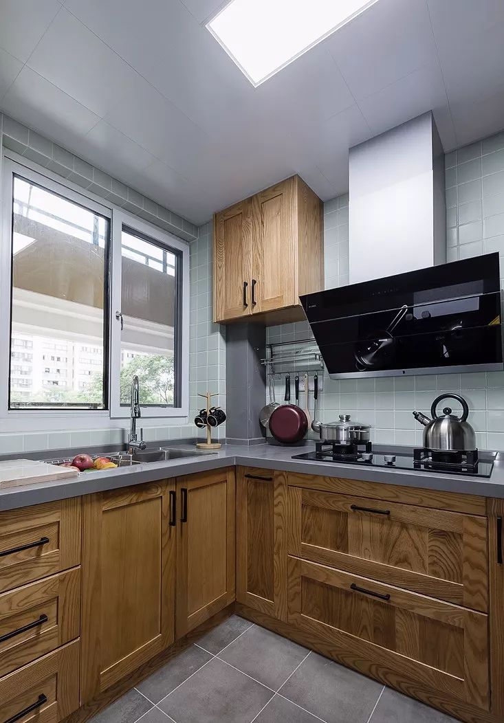 100平全屋开放式装修，视觉效果直接大了50平，榻榻米和书房简直绝配！