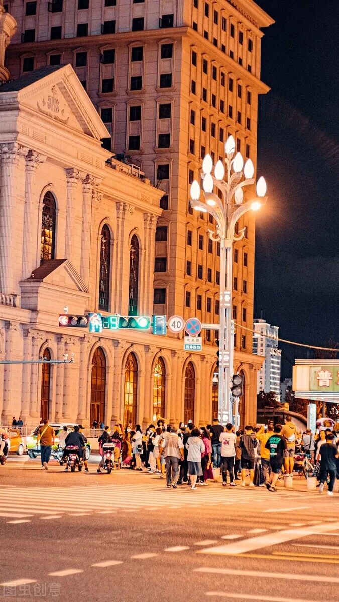 近日爆火成网红打卡点的昆明耶稣圣心堂，长啥样？