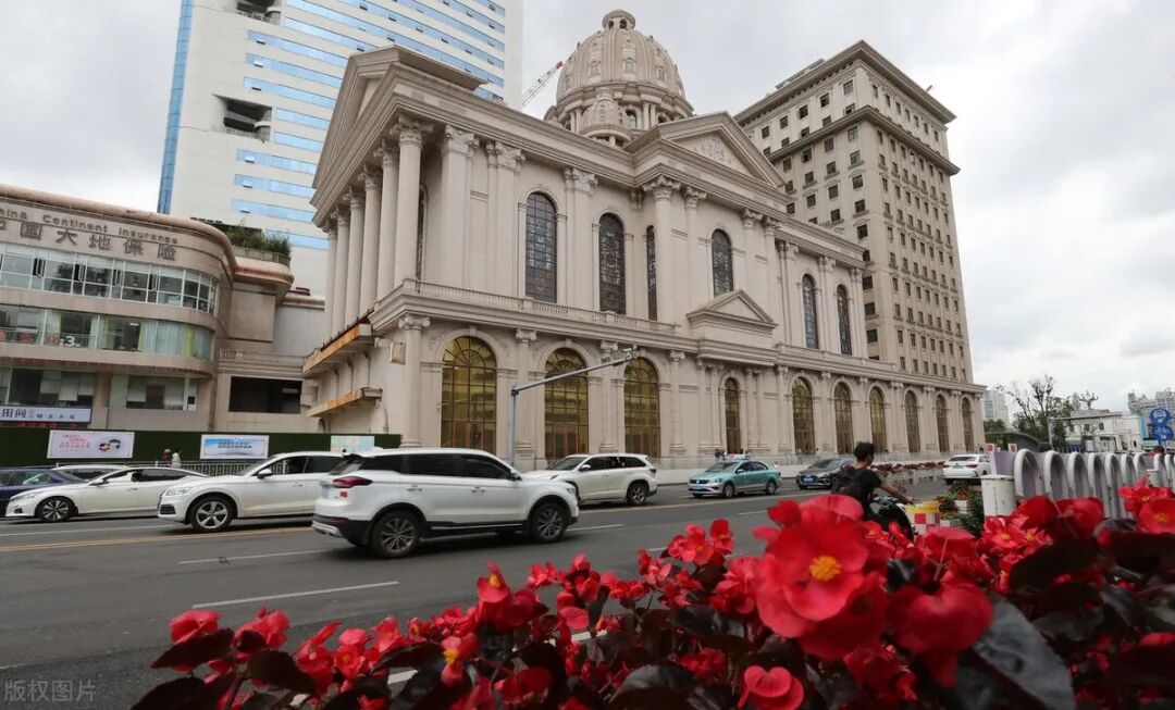 近日爆火成网红打卡点的昆明耶稣圣心堂，长啥样？