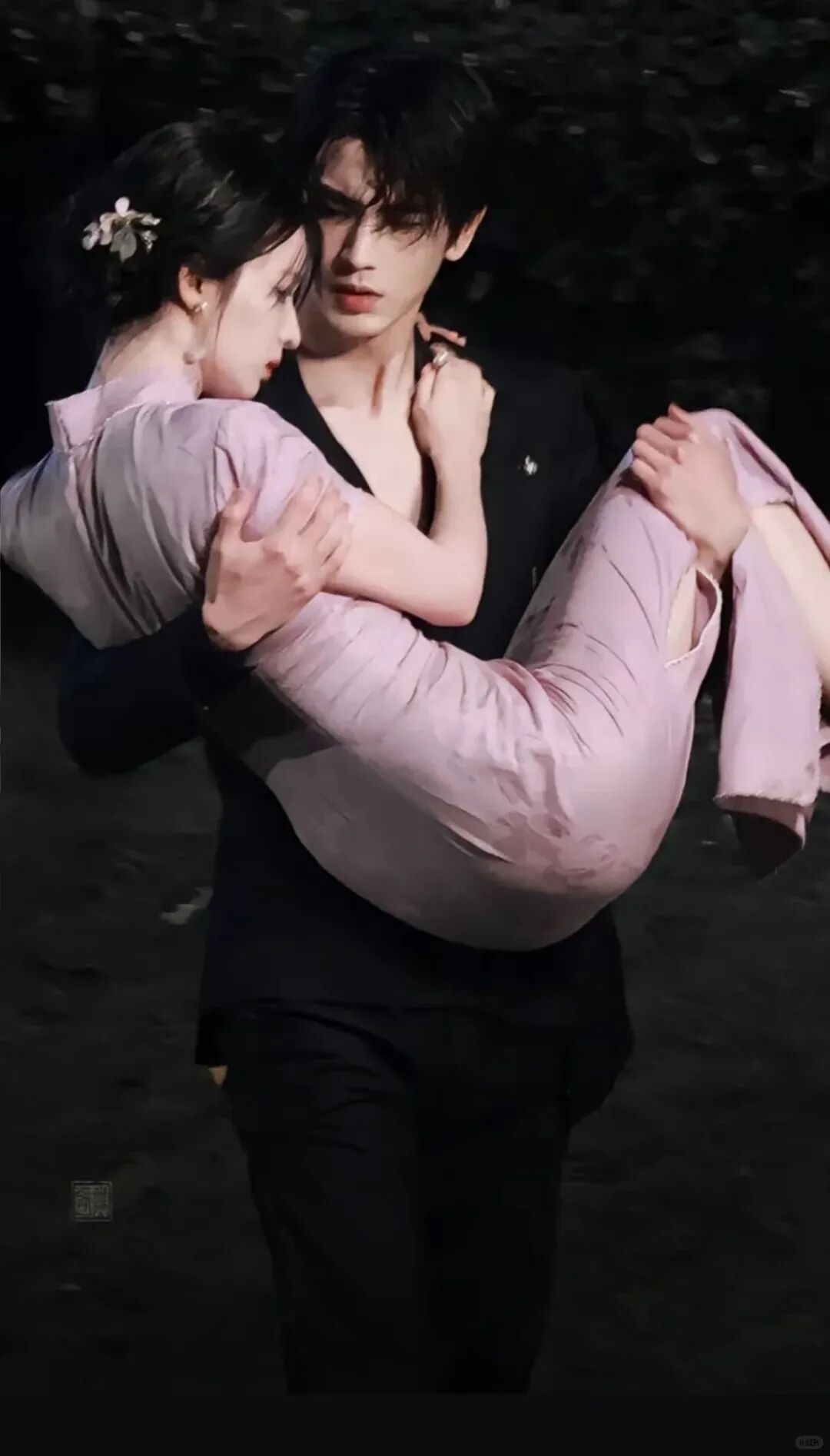 张凌赫王楚然剧宣上来就钓我,未播先火！仅凭路透就杀疯了，张凌赫湿身抱王楚然，“内..