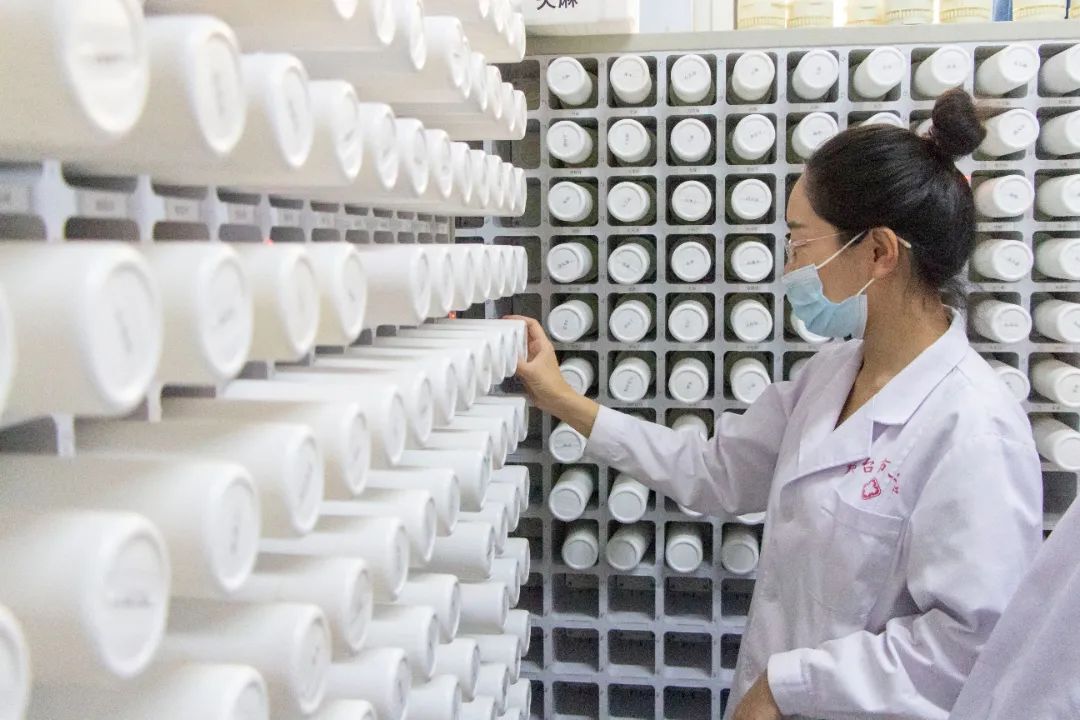 邢台市第二医院引进中药超微颗粒自动分装机可快速自动调剂中药
