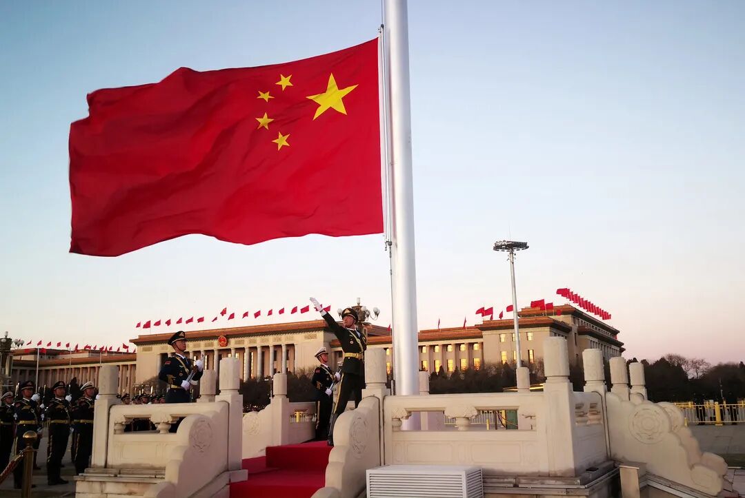 在新中国成立70周年阅兵国旗护卫队排头兵位置的褚泽亮多少还是有几分