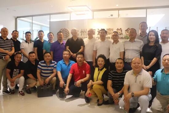 王开庆会长一行在合影留念.jpg