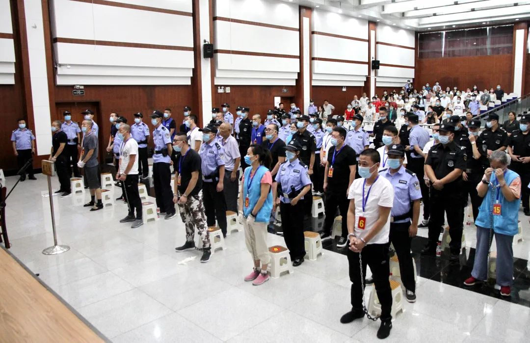 决胜扫黑除恶收官年丨暴力开发高利放贷许昌一涉黑团伙25人受审