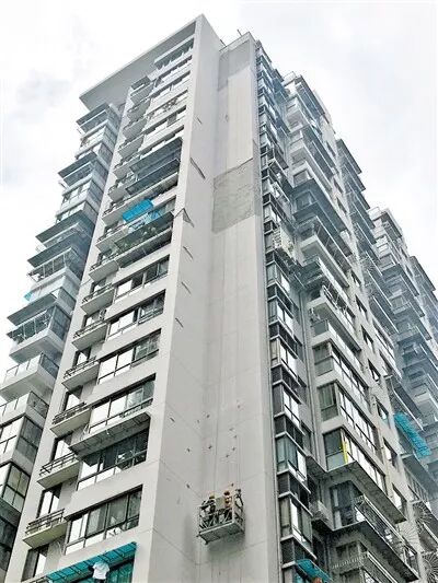 【资讯】房开承诺修复安置房外墙脱落但为何迟迟不动工？(图1)