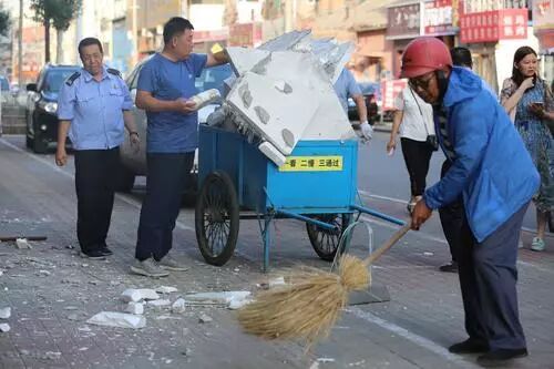 【新闻】外墙保温层突然与墙面剥离 物业采取“特事特办”快速消除隐患(图3)