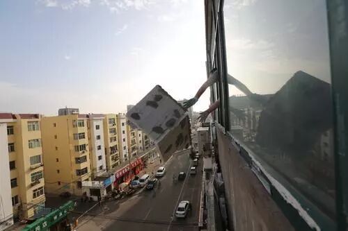 【新闻】外墙保温层突然与墙面剥离 物业采取“特事特办”快速消除隐患(图2)