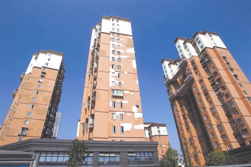 【资讯】小区外墙成了“大花脸”(图1)