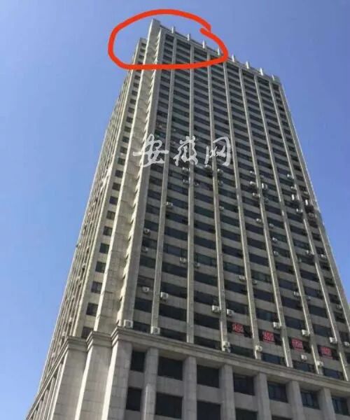 多处地方发生建筑外墙材料脱落现象 所幸均未造成人员伤亡(图1)