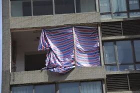 多处地方发生建筑外墙材料脱落现象 所幸均未造成人员伤亡(图4)