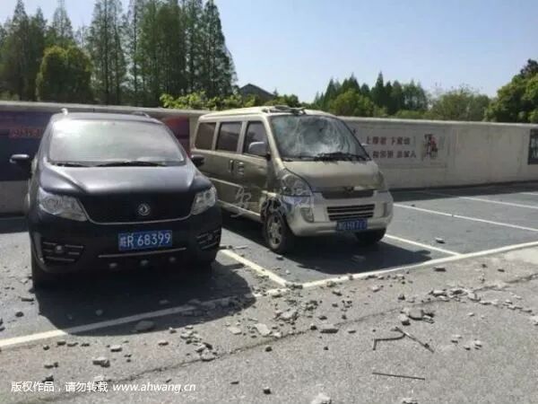 多处地方发生建筑外墙材料脱落现象 所幸均未造成人员伤亡(图2)