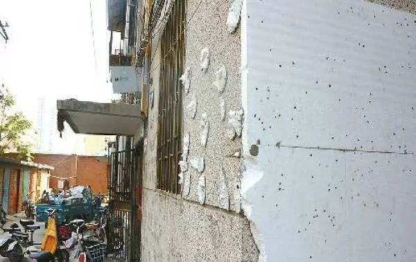 【资讯】“连体”老楼咋只穿半件“棉袄”？居民意见纷纷(图1)